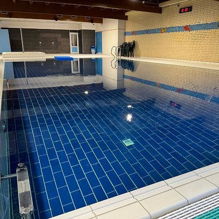 Supergezellig Vakantiehuis Met Hele Grote Tuin Bij Nijmegen Ewijk Luaran gambar