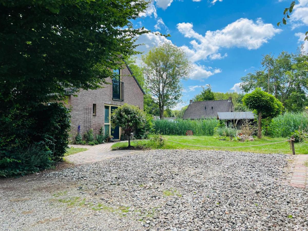 Supergezellig Vakantiehuis Met Hele Grote Tuin Bij Nijmegen Ewijk Luaran gambar